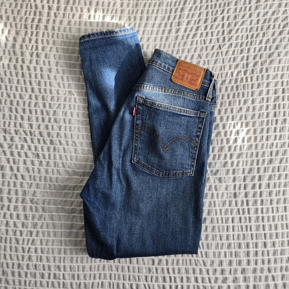 Levi's Wedgie S Ripped Deep Medium Wash Denim Jeans Size 29